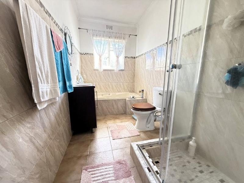 4 Bedroom Property for Sale in Bergzicht Western Cape